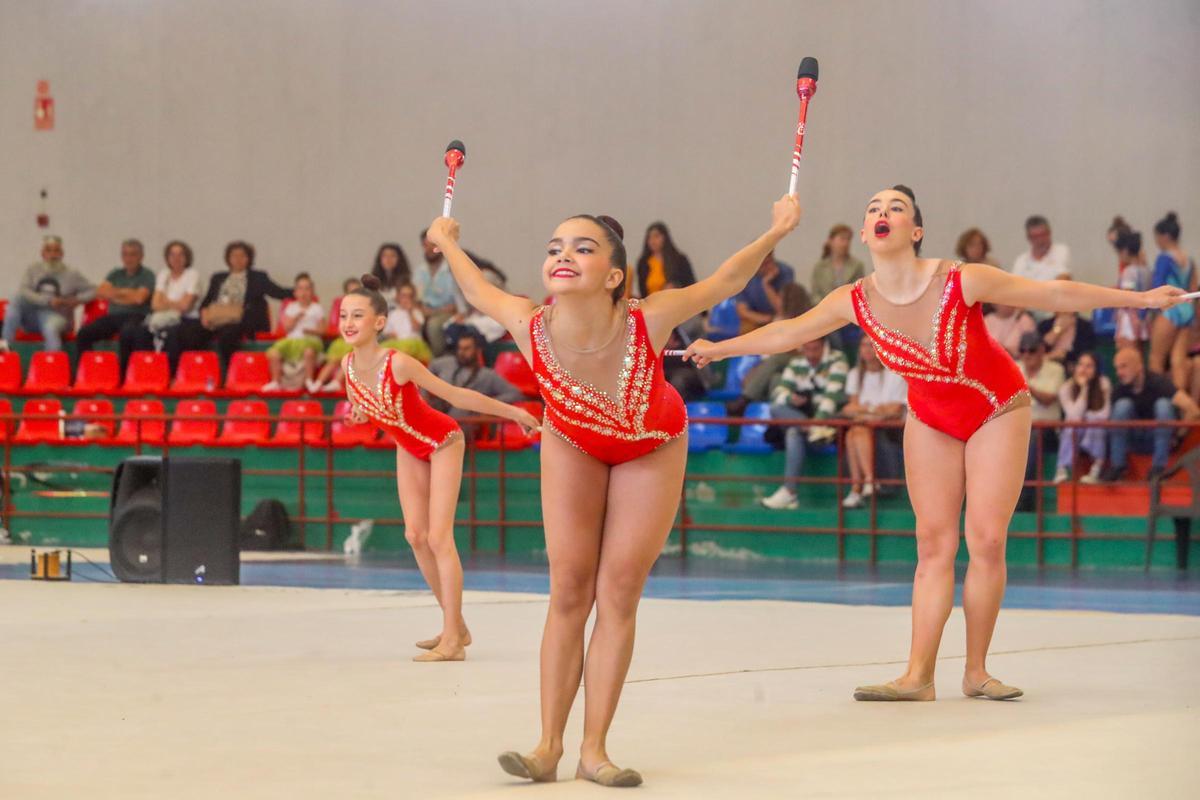 El Torneo Vilarousa hace de la gimnasia rítmica un espectáculo en Catoira