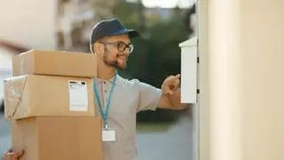 La Ley de Propiedad Horizontal lo confirma: un propietario no puede instalar un buzón para paquetes si no tiene el permiso del resto de vecinos del edificio