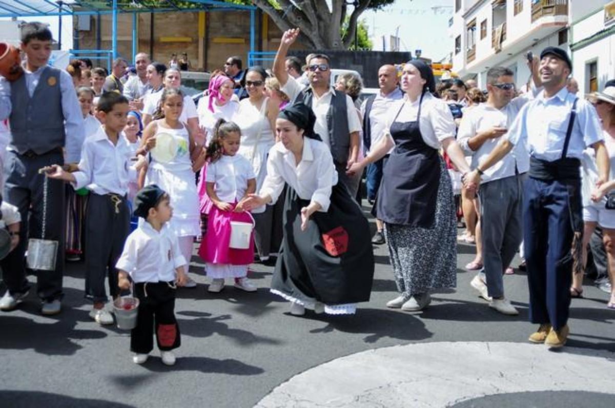 Traida Infantil del Agua de Lomo Magullo 2016 Traida Infantil del Agua de Lomo Magullo 2016