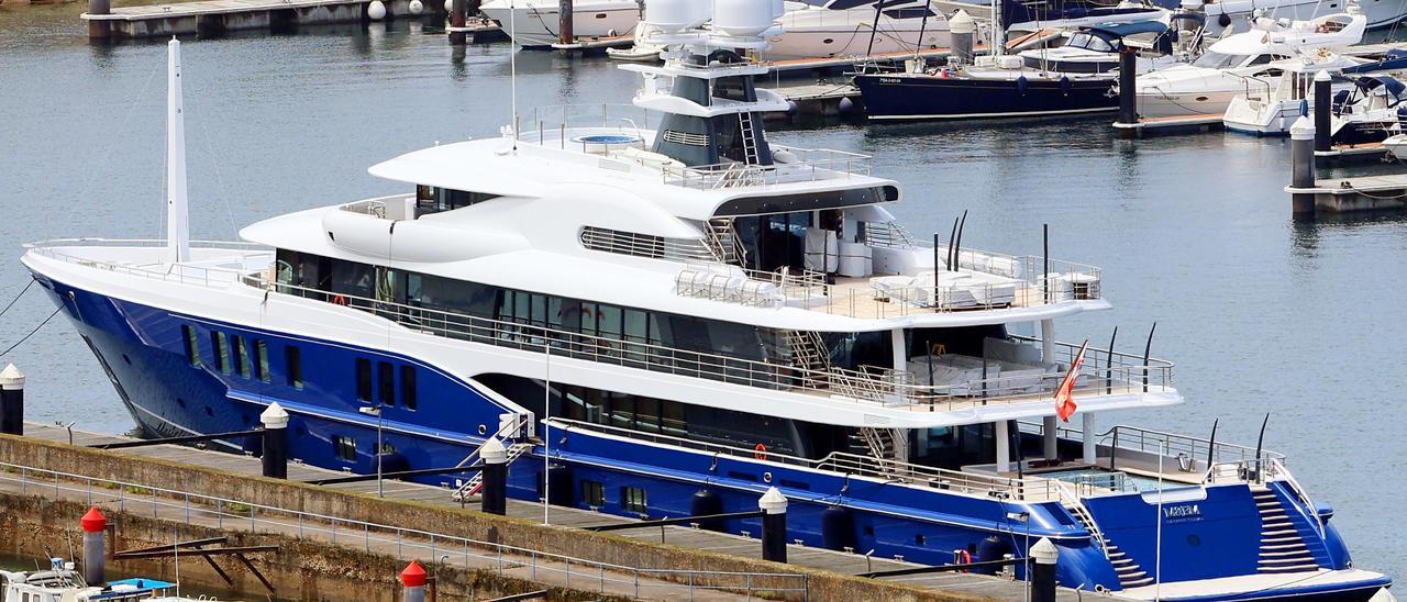 Megayates en la ría de Vigo: el lujo por costumbre