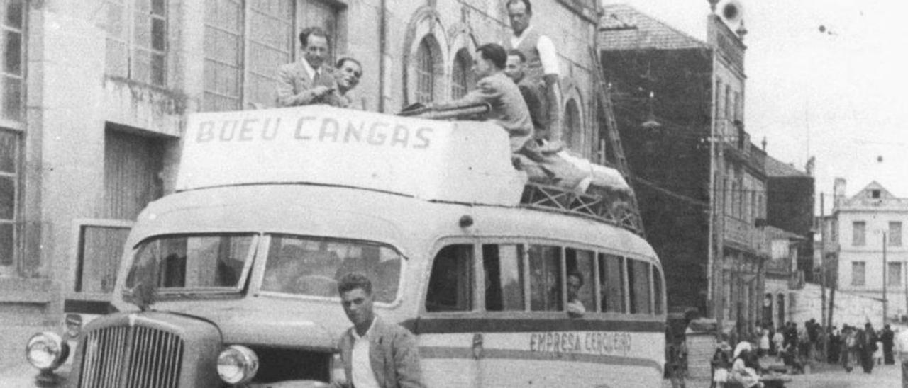 Antiguo autobús de cerqueiro en Cangas en el que se iba Darbo.