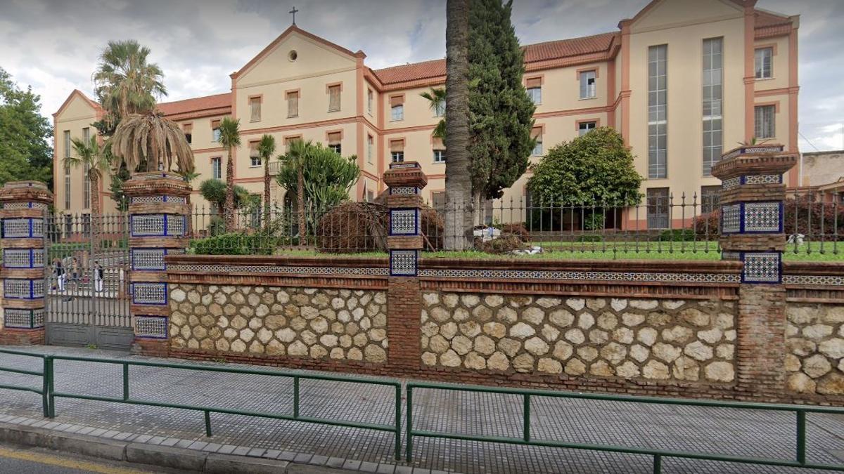 Fachada del colegio San Estanislao de Kotska de la barriada de El Palo.