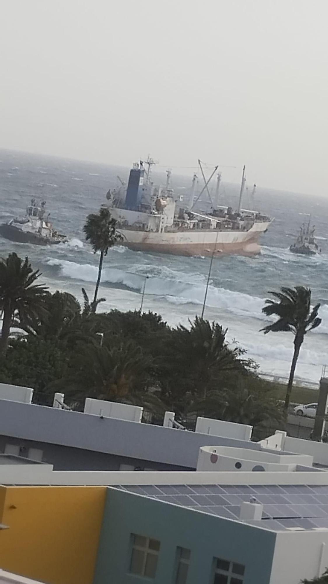 Barco a la deriva en Las Palmas de Gran Canaria
