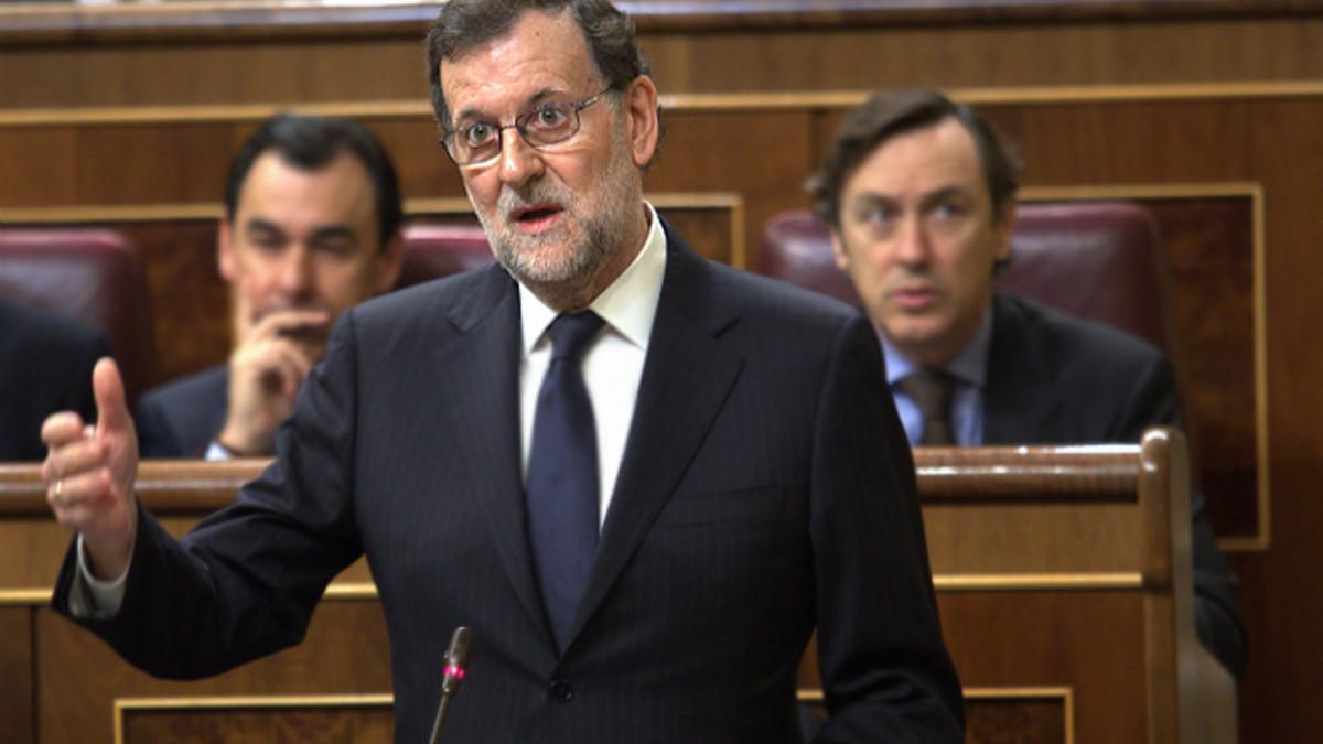 Rajoy contesta a Hernando (PSOE), en el Congreso de los Diputados.