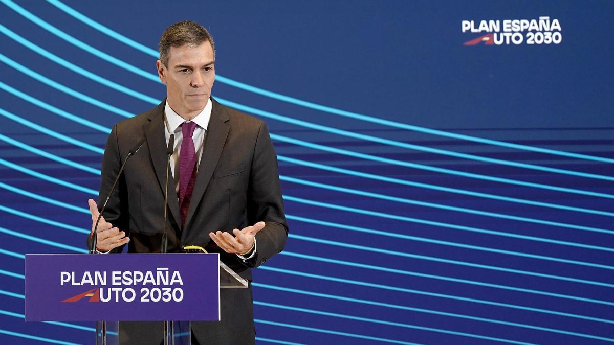 Sánchez quiere lanzar a España a fabricar coches eléctricos baratos y activa otro plan de ayudas directas de 400 millones