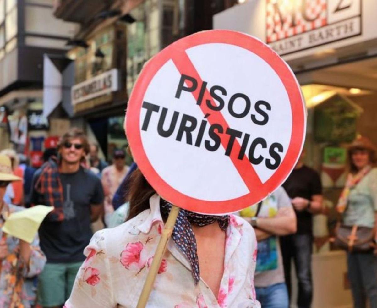 Imagen de una protesta contra el alquiler turístico en Palma.