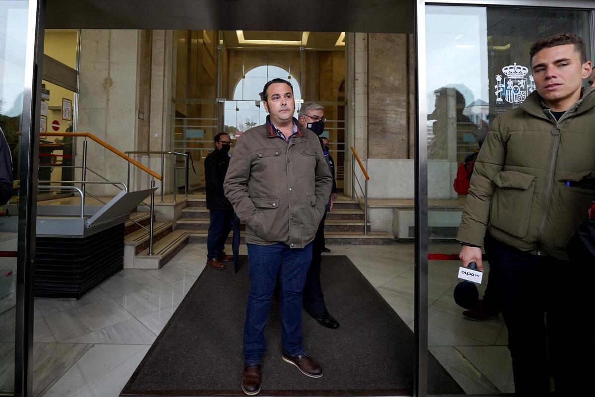 Els transportistes ‘rebels’ mantenen les aturades: «Ens costa més diners sortir a treballar» Els transportistes ‘rebels’ mantenen les aturades: «Ens costa més diners sortir a treballar»
