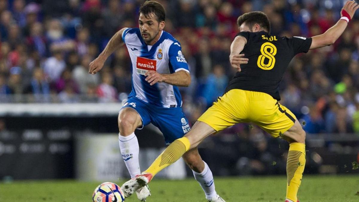 Víctor Sánchez confía en poder sorprender al Barça i dar una alegría a la afición perica