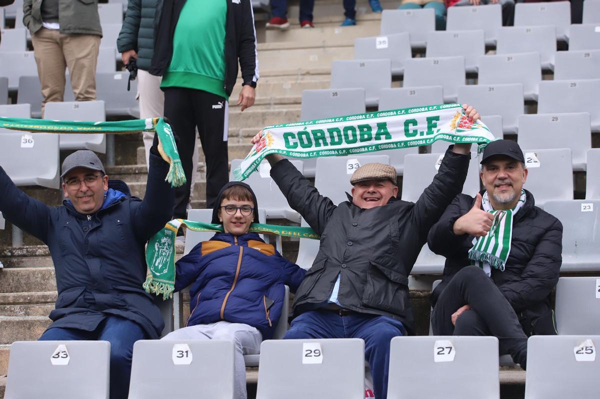 Córdoba CF-Melilla: las imágenes de la afición en El Arcángel