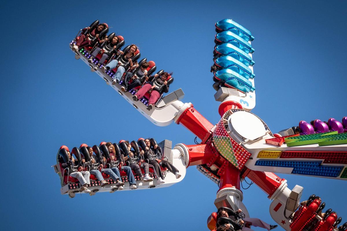 Visita del alcalde a la feria de atracciones del Carnaval