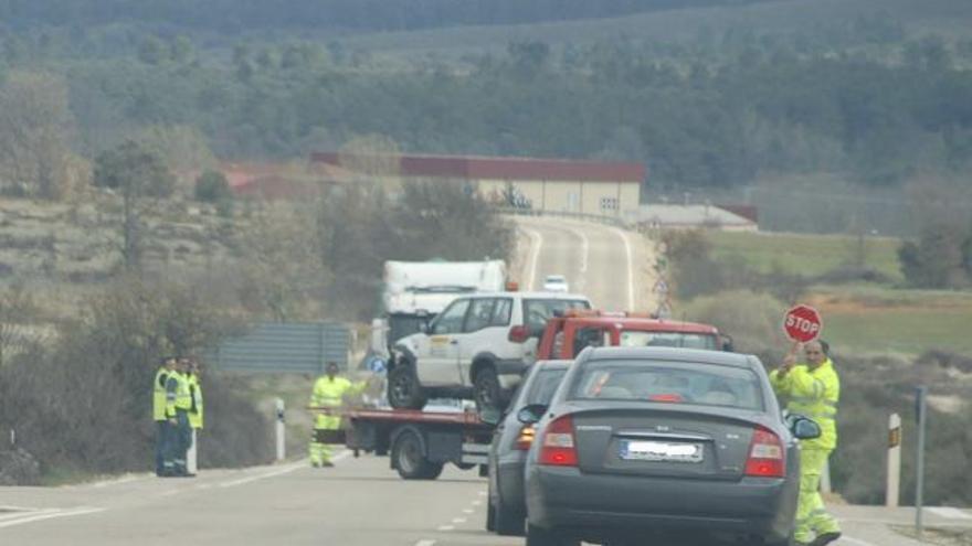 La Guardia Civil ordena el tráfico ante un accidente ocurrido la semana pasada en la N-631.
