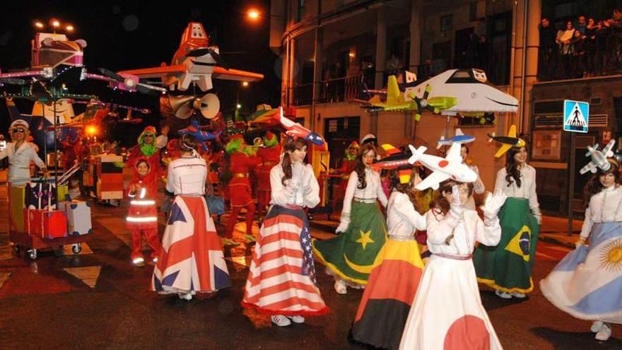 Personajes que desfilaron en &quot;Vuelos con os mismos&quot;, la carroza ganadora en Villaviciosa.