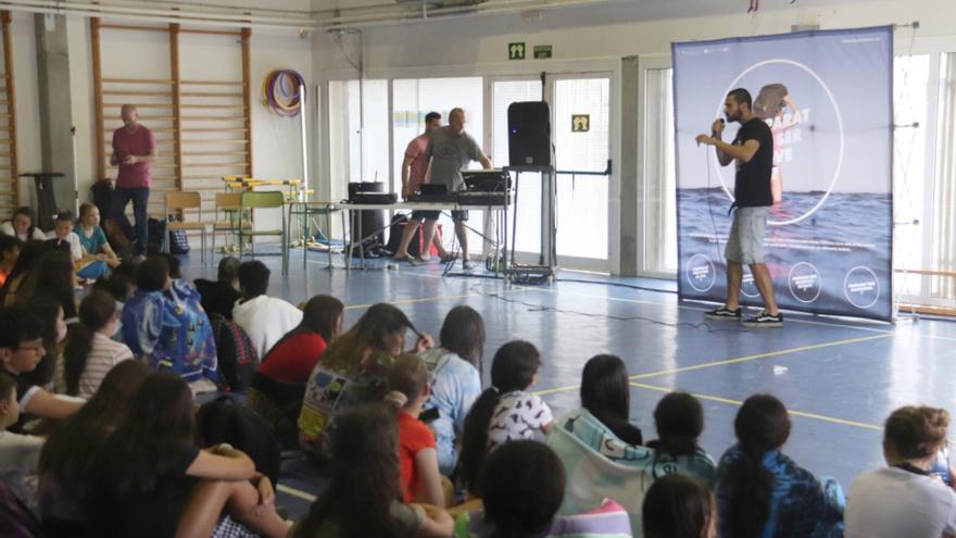 El Consell Comarcal de la Selva acosta les arts escèniques als instituts per fomentar la cultura entre joves