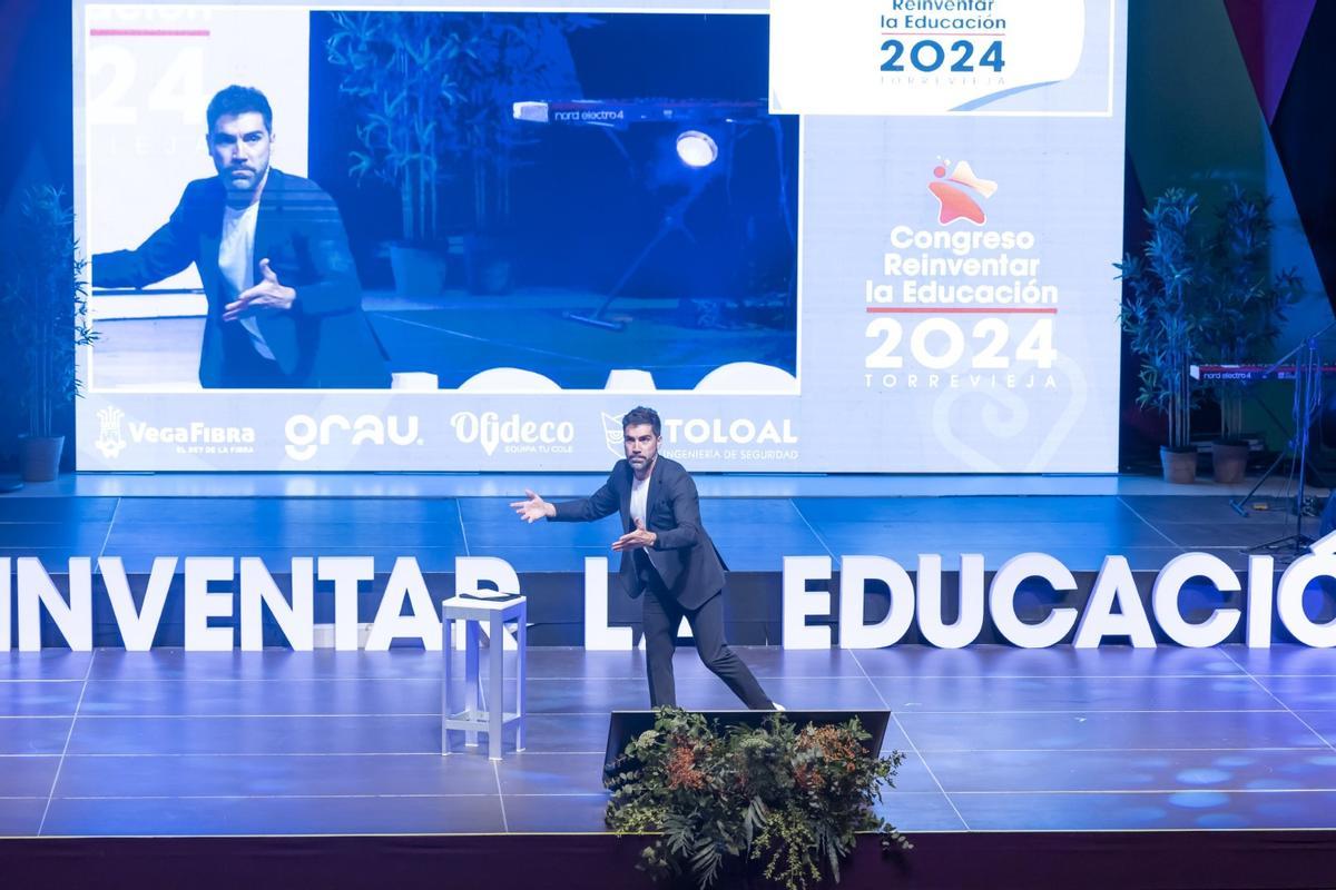Aquí las mejores imágenes del 3º Congreso "Reinventar la Educación" en Torrevieja
