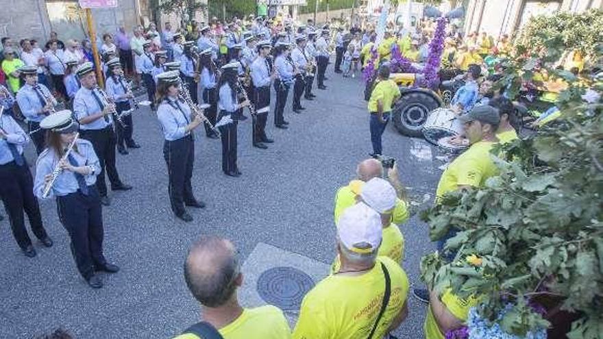 El encuentro con la banda de Guláns en el centro de Gondomar. // C. Graña