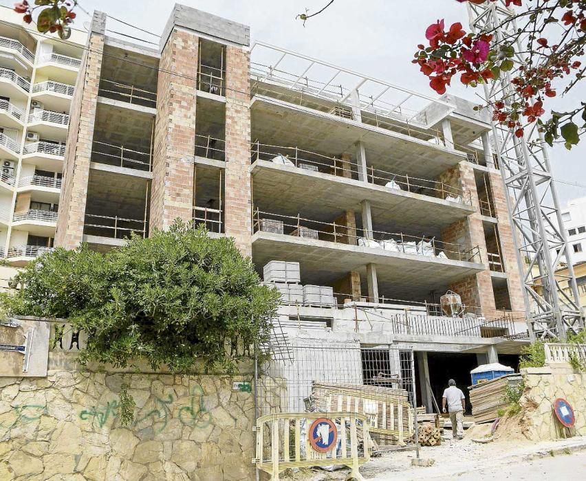 Los vecinos de Sant Agustí temen que las  nuevas construcciones destruyan su barrio