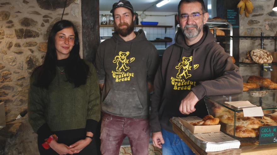 Una estada de dos mesos i allotjament a Beget per aprendre a treballar en un forn rural: &quot;Volem ajudar a repoblar&quot;