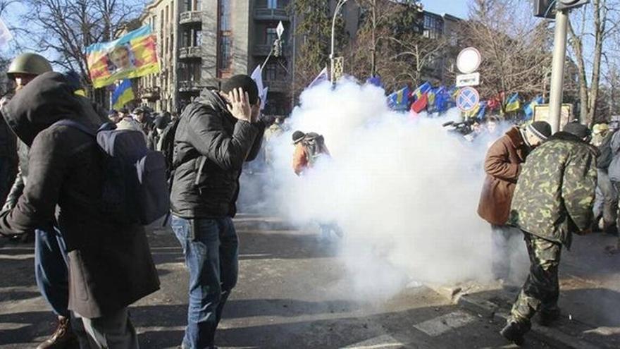 La policía ucraniana cifra en catorce los muertos en los disturbios en Kiev