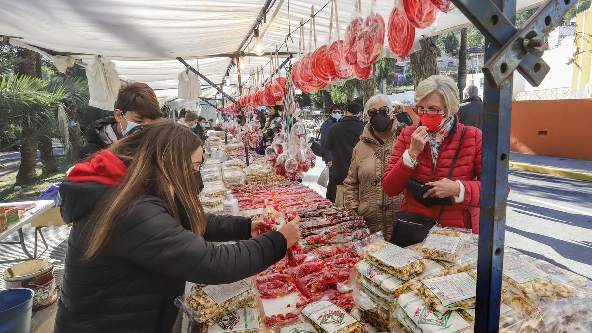 Puesto con productos tradicionales, en las pasadas fiestas de San Antón en Orihuela