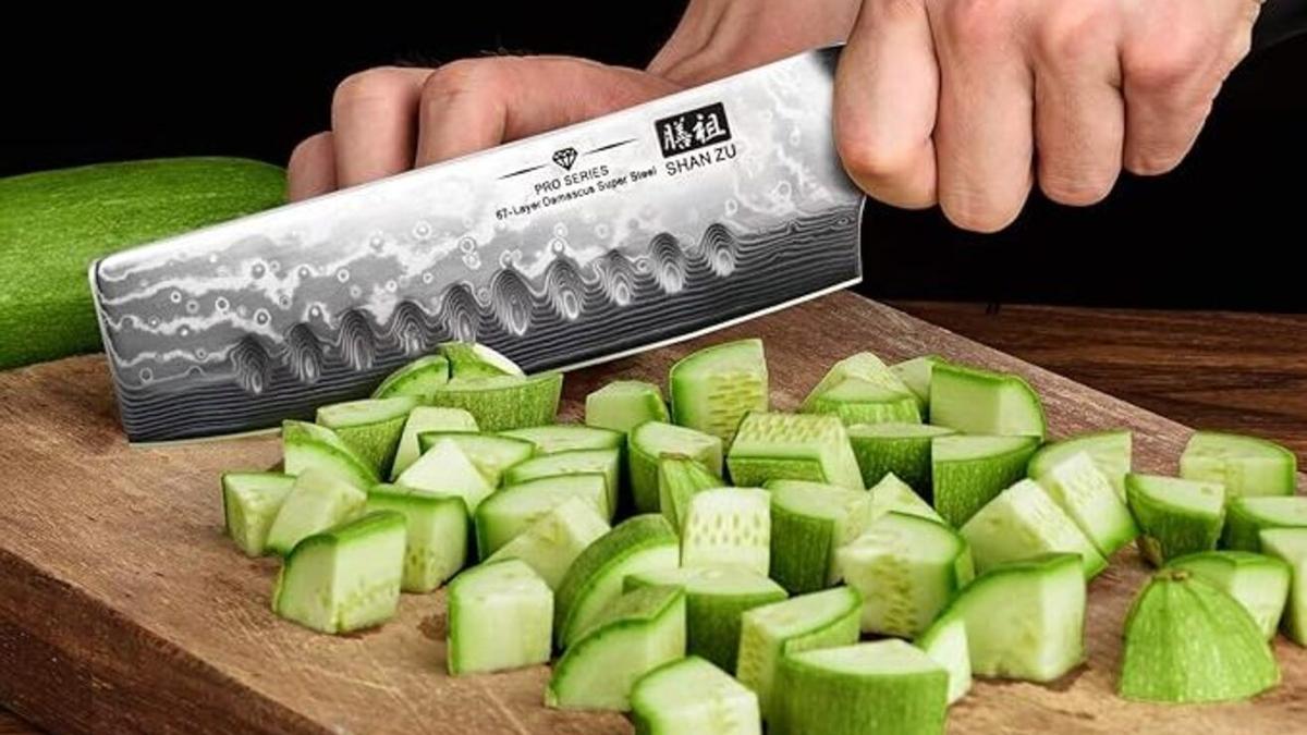 Ahorra tiempo cocinando con el cuchillo japonés más vendido de Amazon