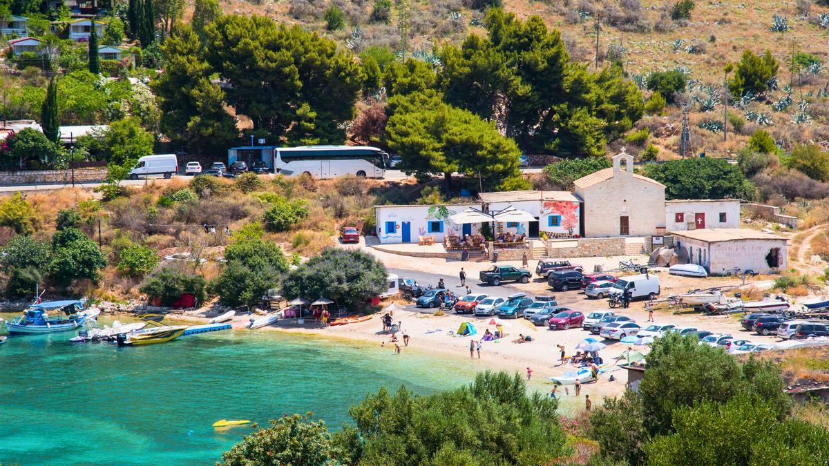 Porto Palermo, un paraíso en ruinas rodeado de aguas turquesa en Albania