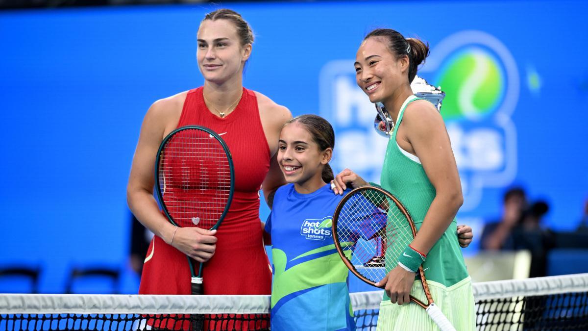 Aryna Sabalenka y Qinwen Zheng, en la final del Open de Australia