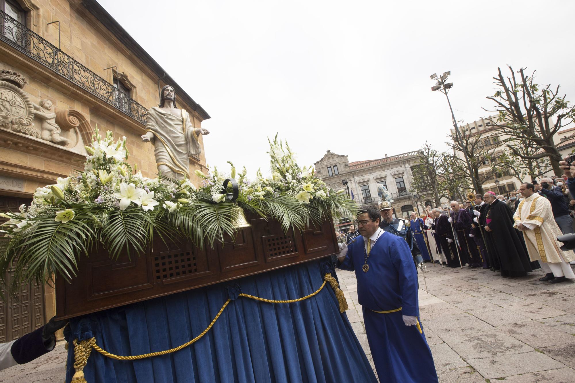 EN IMÁGENES: Así fue la misa de resurreción y proceción del Resucitado en Oviedo