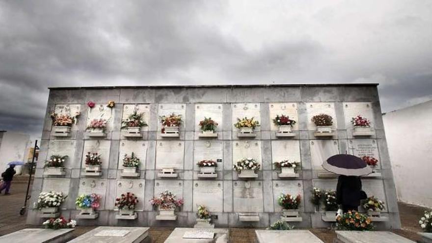 Las nubes cubren el cementerio de La Carriona.