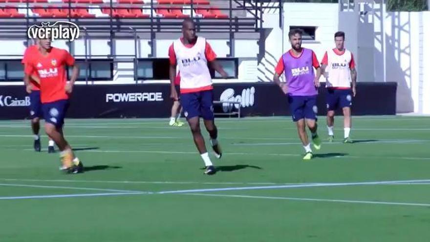 Así ha sido el primer entrenamiento de Kondogbia con el Valencia CF