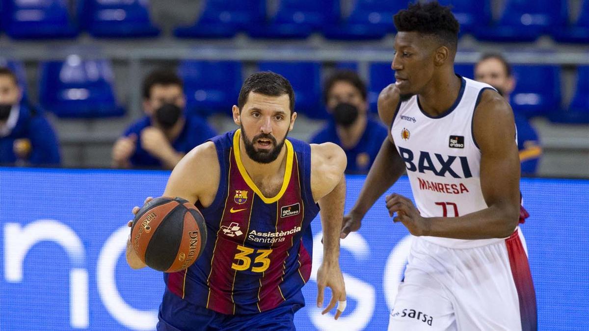 Nikola Mirotic, ante la oposición de Yankuba Sima