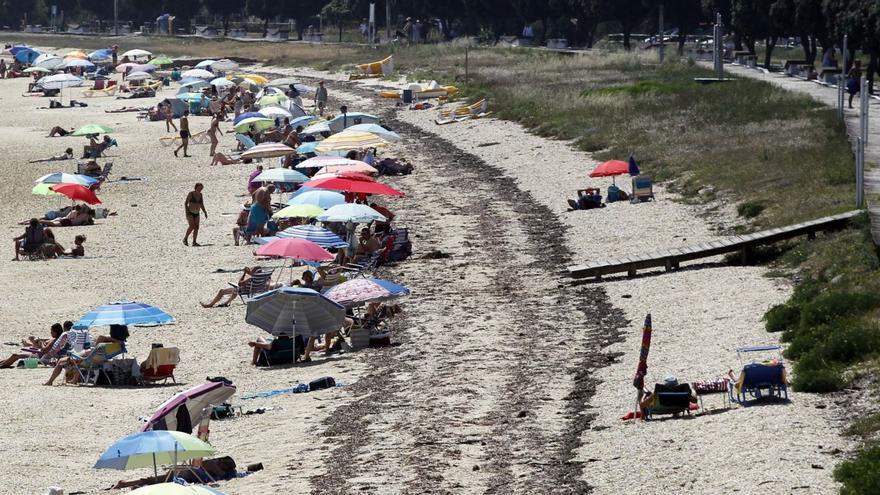 Primer abarrote del verano en todas las playas de la ría de Arousa