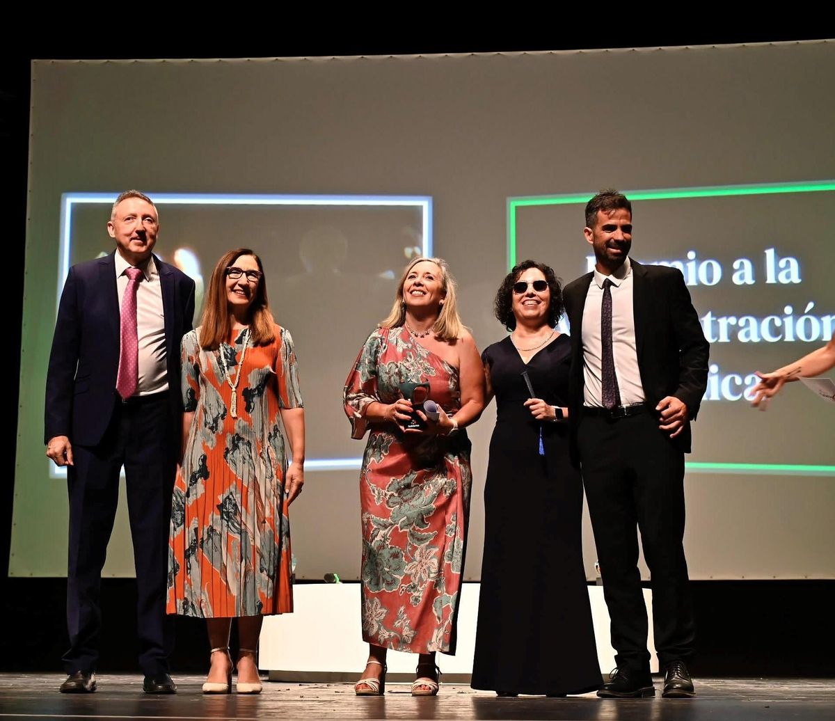 Entrega Premio al Hospital de Valme.