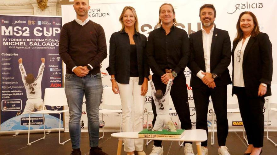 Alex Otero, Marta Fernández, Michel Salgado, Carlos Cao y Ana Ortiz, en la presentación de ayer. /