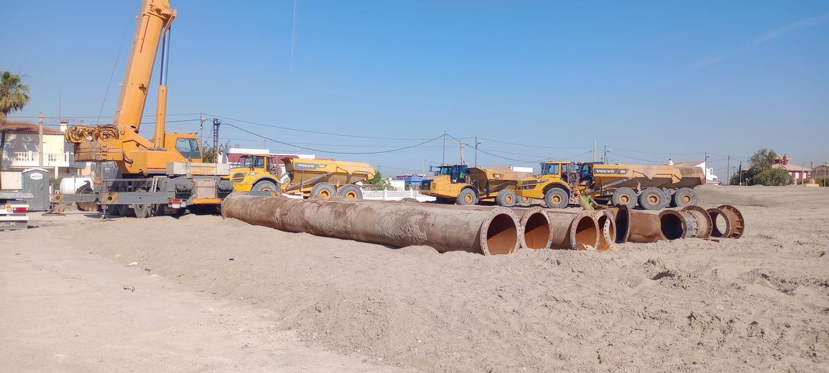 Tubos que se utilizan para las extracciones y canalización de la arena.