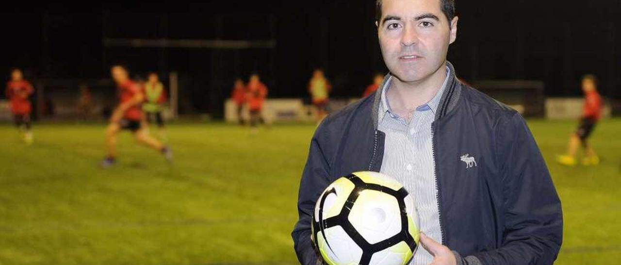 Secundino Soto, ayer, en el estadio Manuel Anxo Cortizo. // Bernabé/Javier Lalín