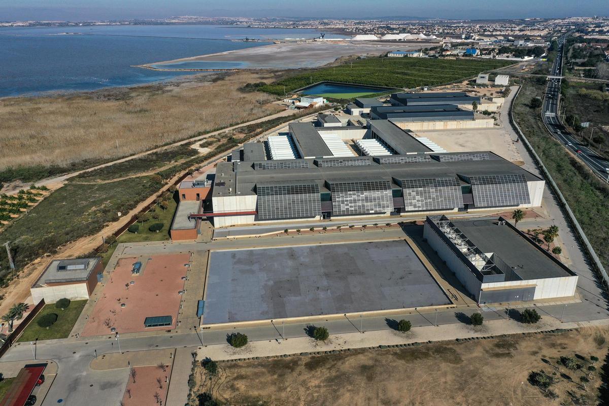 Vista de la desaladora de Torrevieja