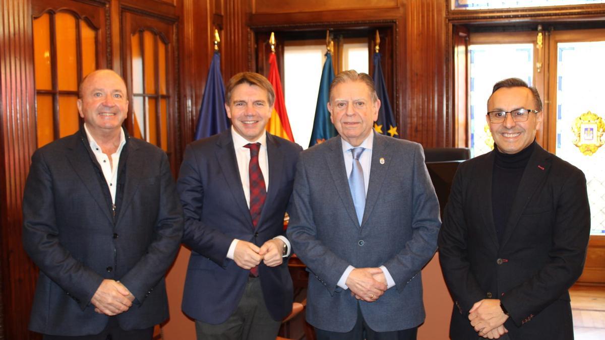 Javier Martínez, José Luis Álvarez Almeida, Alfredo Canteli y Fernando Corral, esta mañana en el Ayuntamiento.