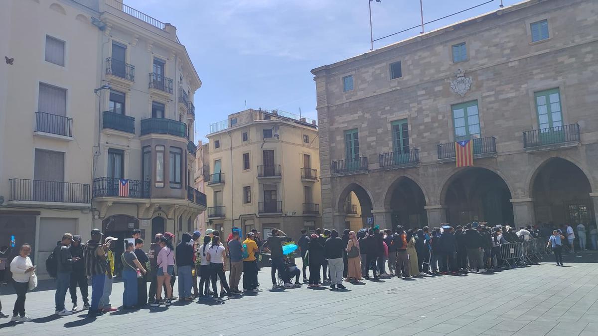 Les cues a la plaça Major s'han repetit aquest dimarts, amb algun moment de tensió