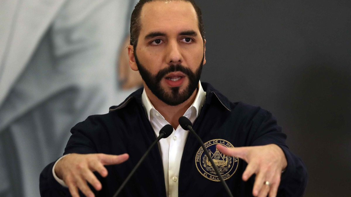 Bukele dice que se debe "arreciar guerra" a maras tras asesinato de policías