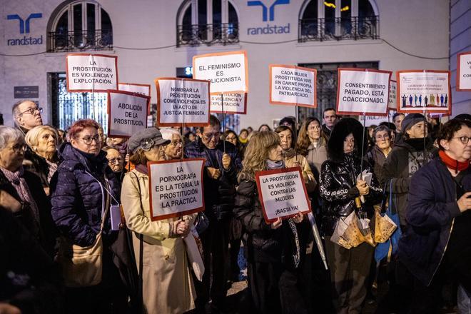 Concentración en la plaza España de Zaragoza con motivo del 25N
