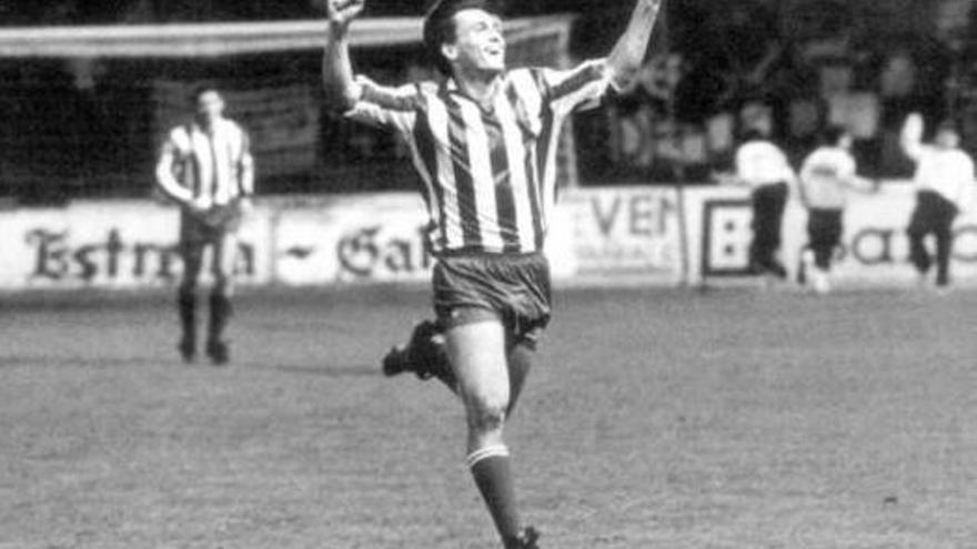 Raudnei, con la camiseta del Deportivo en la temporada 89-90. / l. o.