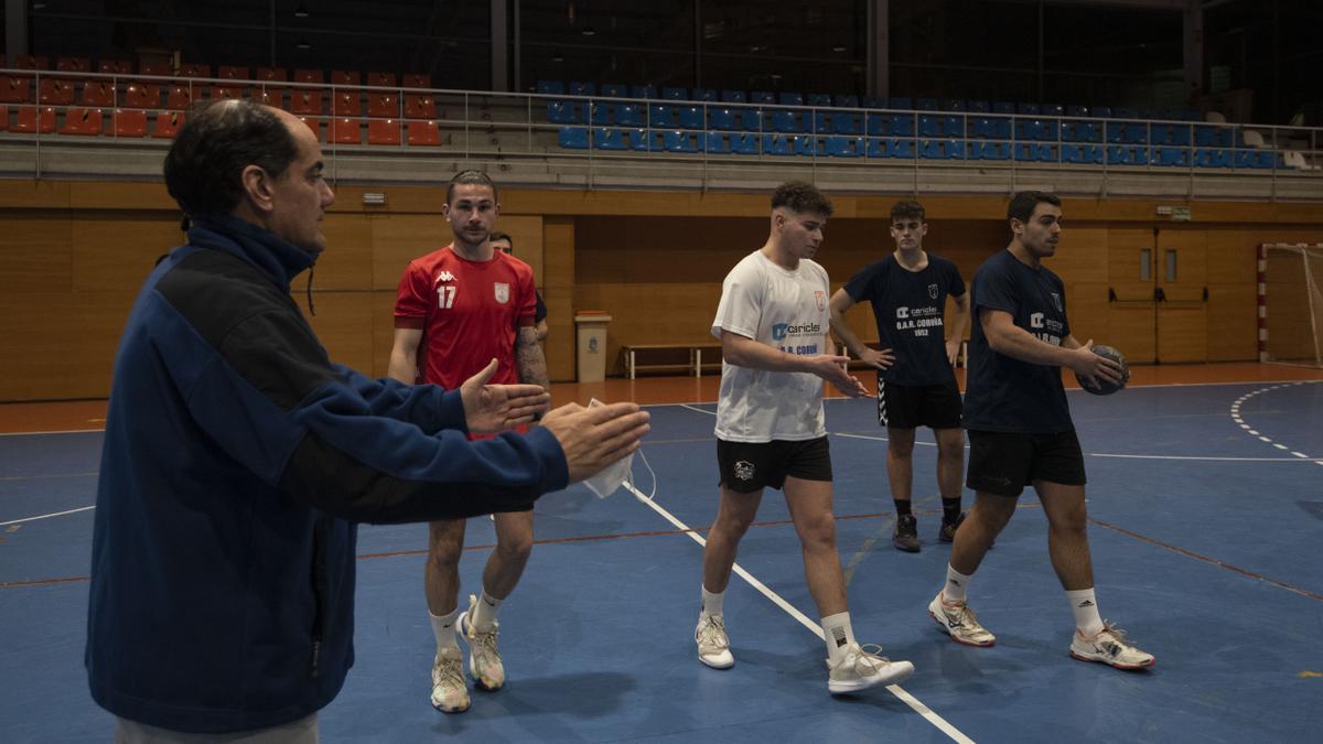 Los jugadores del OAR, durante un entrenamiento.