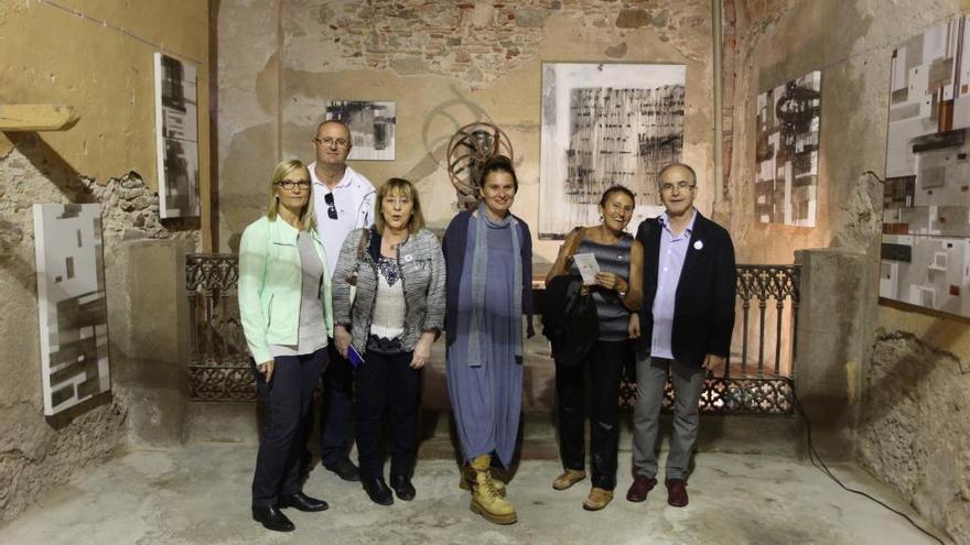 L&#039;alcaldessa Brossa amb els organitrzadors i artistes.