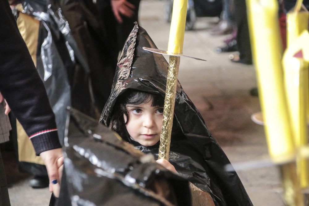 Los más pequeños celebran el Viernes de Dolores en Orihuela