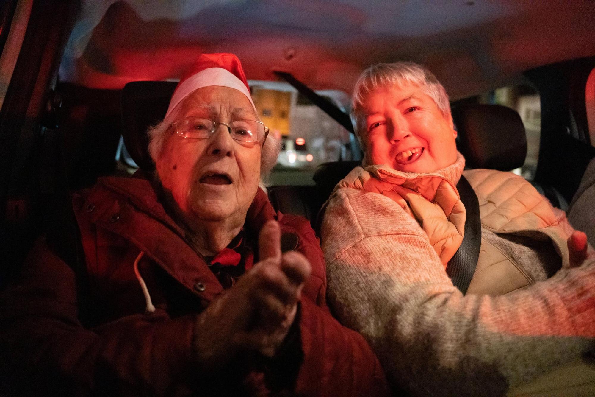 Paseo navideño en taxi por las calles de Palma: "Me hace mucha ilusión, hacía muchos años que no veía las luces de Navidad"