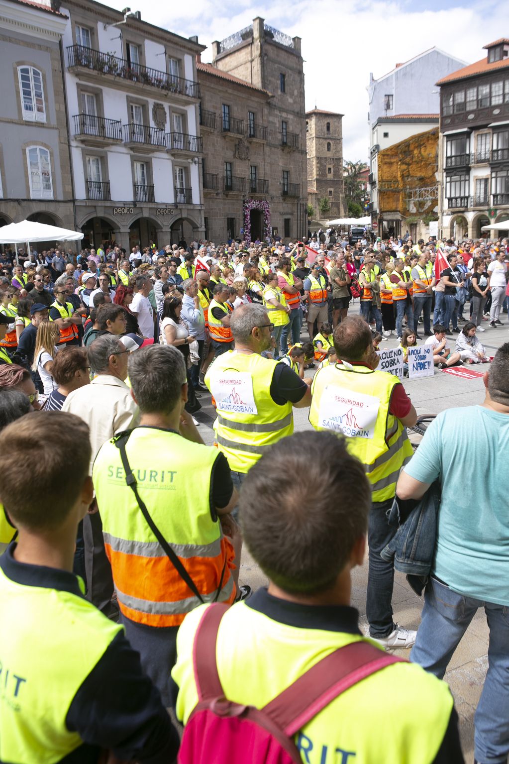 Los trabajadores de Saint-Gobain salen a la calle para frenar los despidos en Avilés