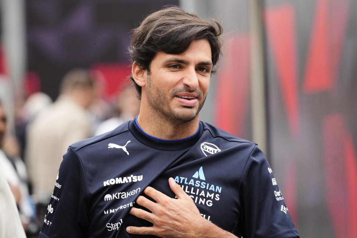 Carlos Sainz, en el paddock de Bakú