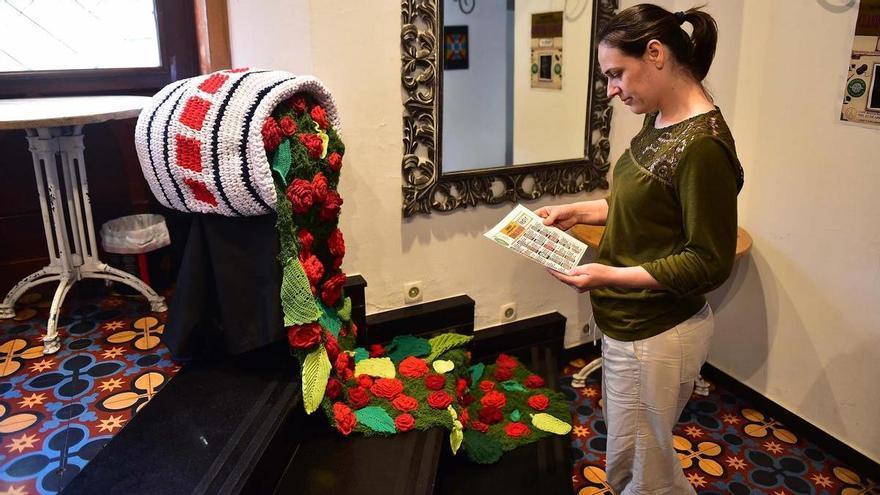 Crochet solidario en Plasencia, con cuadro de Robe incluido, para apoyar a la Federación de Enfermedades Raras