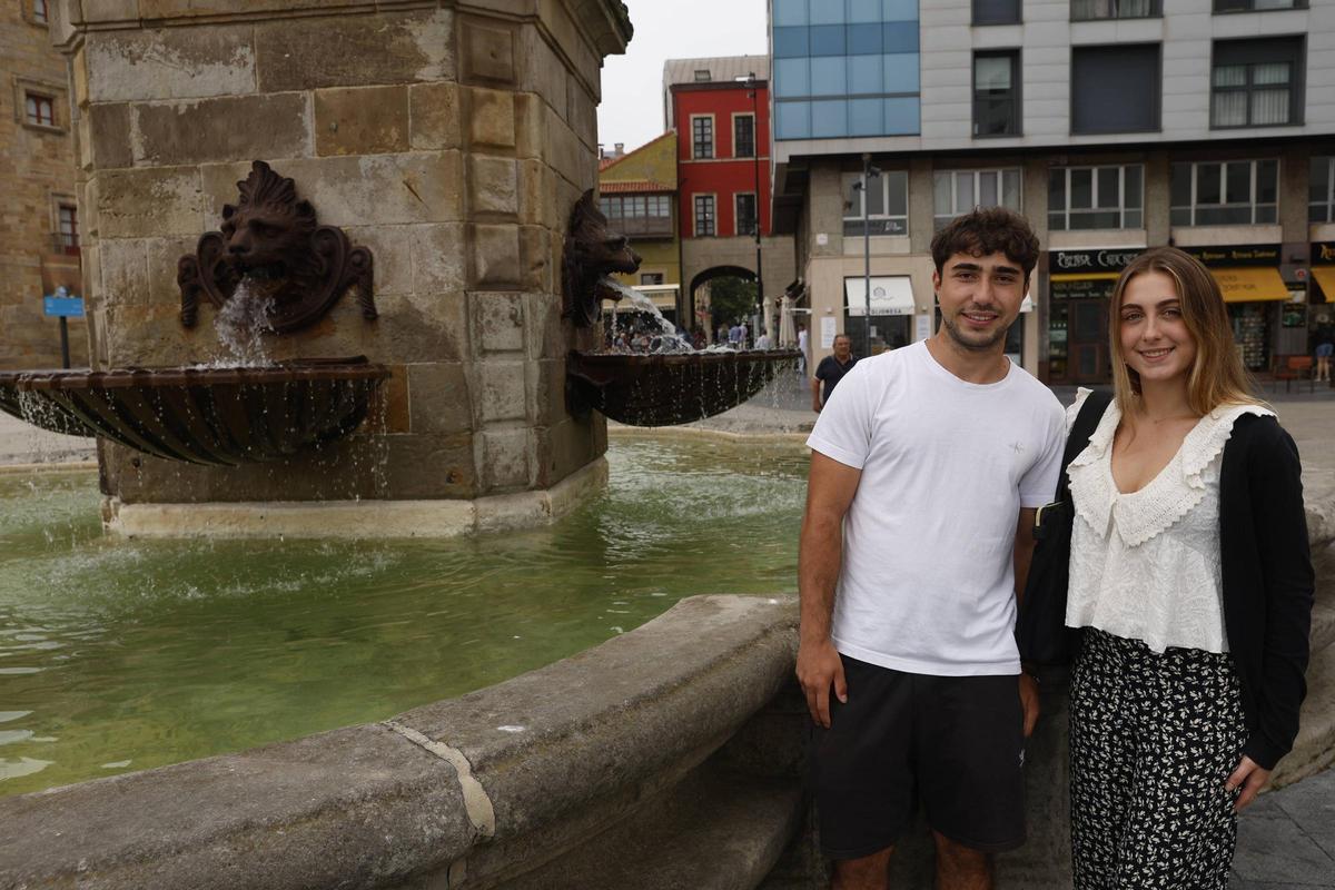 Las fuentes de Gijón renacen y los barrios lo agradecen: “Dan una imagen muy buena de la ciudad”