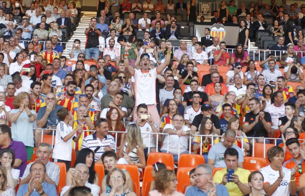 Todas las imágenes de la presentación del Valencia 2016/17